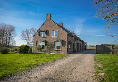 Kamille 8, Kerkdriel